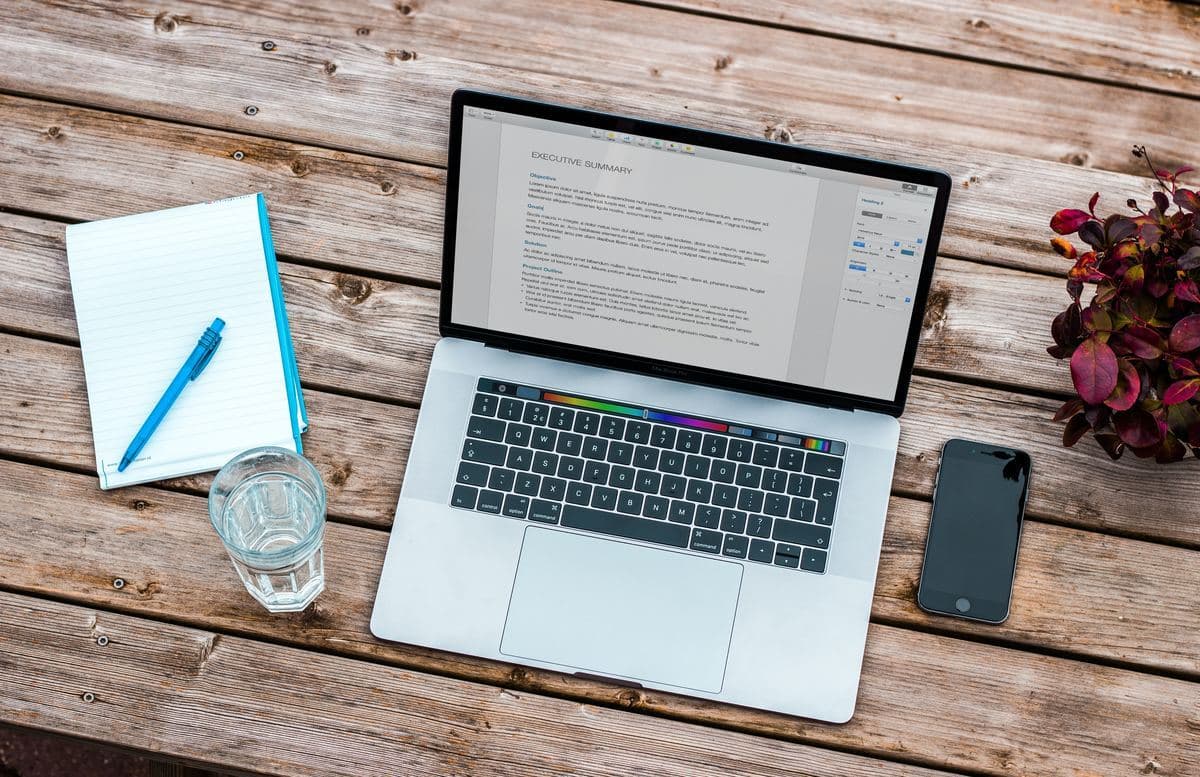 A guide on writing an effective job cover letter, highlighting key tips and best practices for job seekers.
